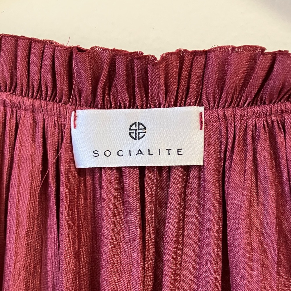 Socialite Ruffle Blouse - Picture 5 of 7